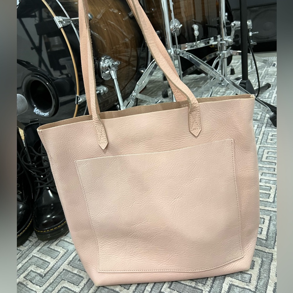 Light pink shoulder bag